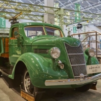 The first vehicle as produced by the then-named Toyoda company. | JNTO