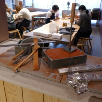 Nousaku foundry runs English-language workshops in which visitors can cast their own tinware items of choice. | JANE KITAGAWA