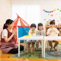 The government’s latest new child care security plan aims to strengthen support for familes with chidren in Japan. | MILATAS/SHUTTERSTOCK.COM
