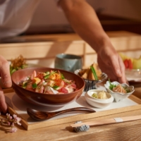 Guests at the SUSHI will be treated with a sakura-themed meal, which features luxurious chirashi-zushi using seasonal
catch, including sakura bream and sakura shrimp, along with the chef’s choice of two small dishes of the day. | 
