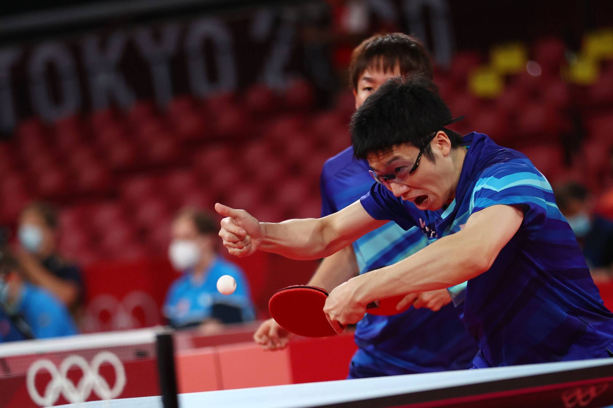 Ping pong show in thailand. Юн Мизутани настольный теннис. Настольный теннис. Mizutani Tennis. Ping Pong show.
