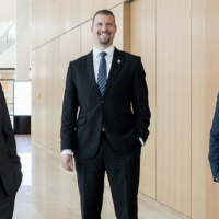 Looking forward to getting in touch. From left to right: Rainer Waldschmidt, CEO of Hessen Trade & Invest, David Eckensberger and Carsten Ott | © CHRISTOF MATTES