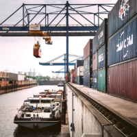 A harbor crane loads containers onto a vessel at the Duisport Logport Container Terminal in Duisburg port, the world’s largest inland port.  | © DUISPORT OLIVER TJADEN