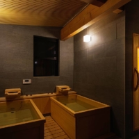 Hot and cold water cypress baths adjoin the sauna available for Trace users. | HIDAIIYO CO.