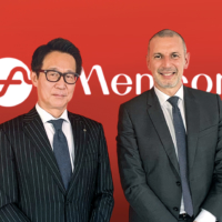 President Atsushi Yamashita and General Manager Franck Leclere of Menicon SAS | © MENICON SAS