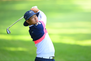 Naoto Nakanishi uses an Epon golf club during the third round of the ZOZO Championship on Oct. 23. | JAPAN GOLF TOUR ORGANIZATION