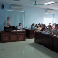 Japanese nutritionists gave lectures in English at Hanoi Medical University and local educators translate them into Vietnamese as part of their coursework. | JAPAN DIETETIC ASSOCIATION