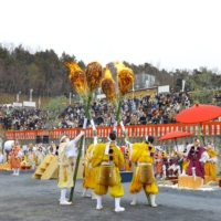 Men dressed as yamabushi (mountain priests) carry torches to light the gomadan pyres. | 
