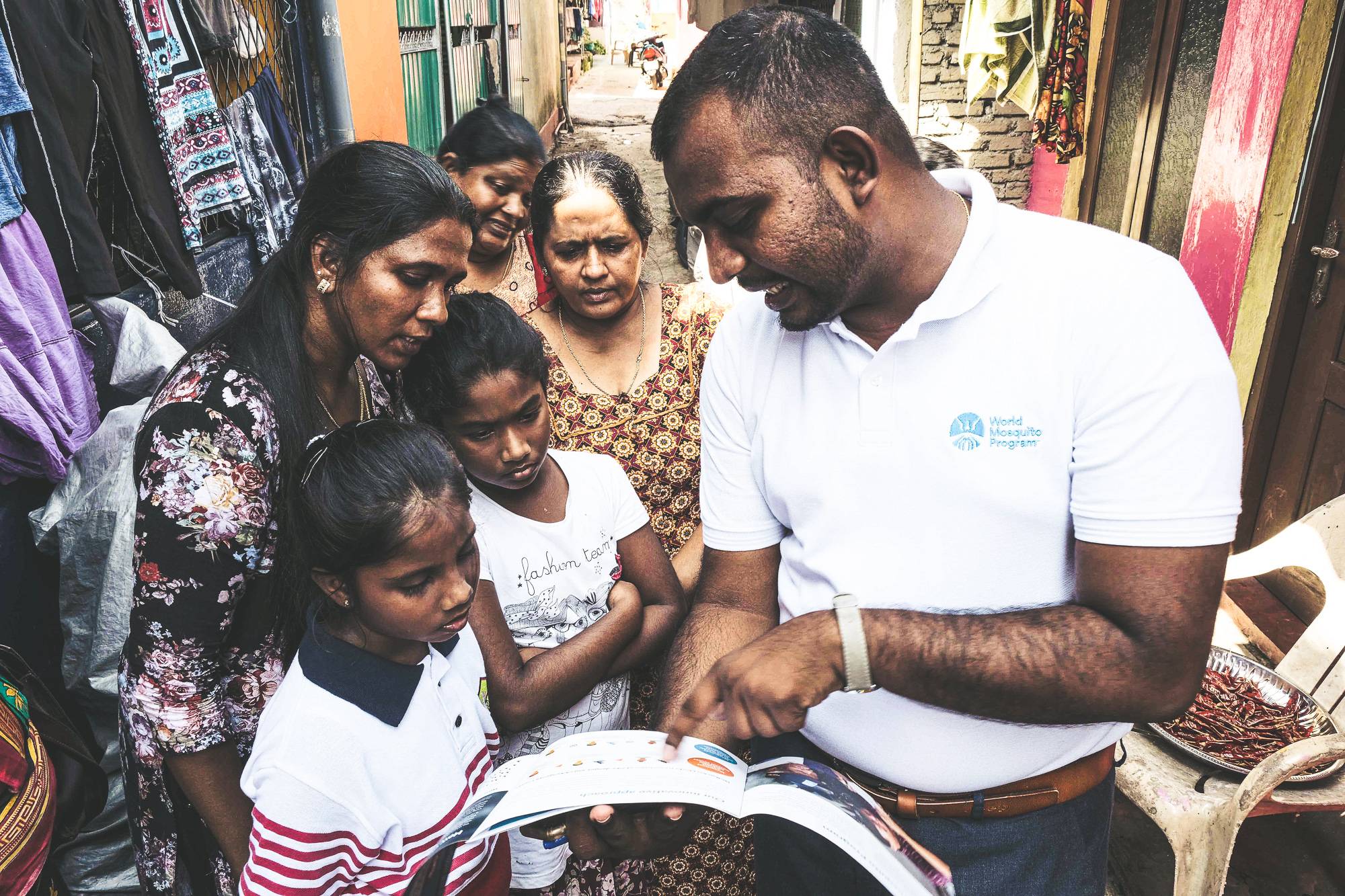 Local residents engage and learn about Wolbachia and mosquito releases in Sri Lanka. | WORLD MOSQUITO PROGRAM