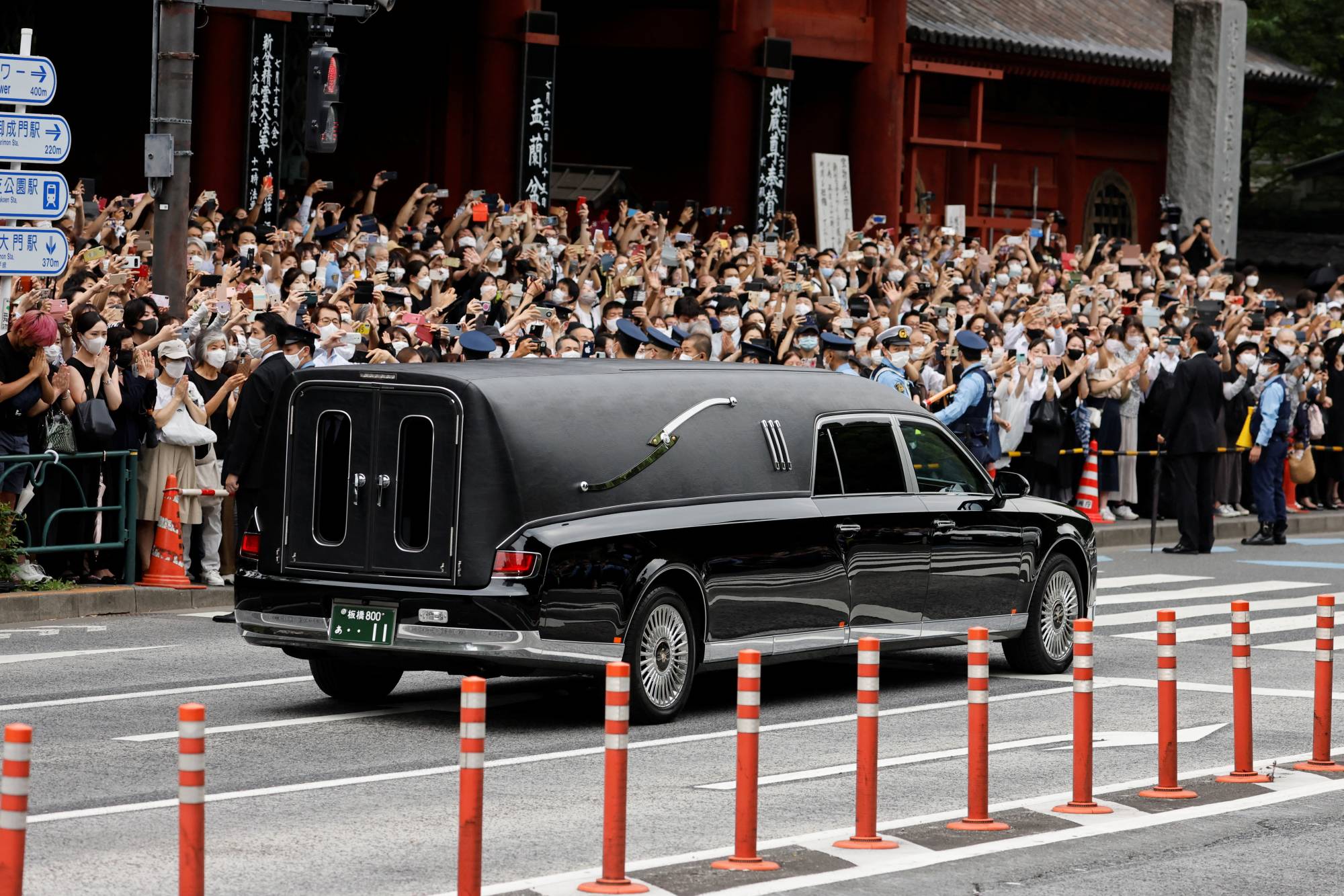 Shinzo Abe's funeral procession passes through a somber Tokyo | The Japan  Times