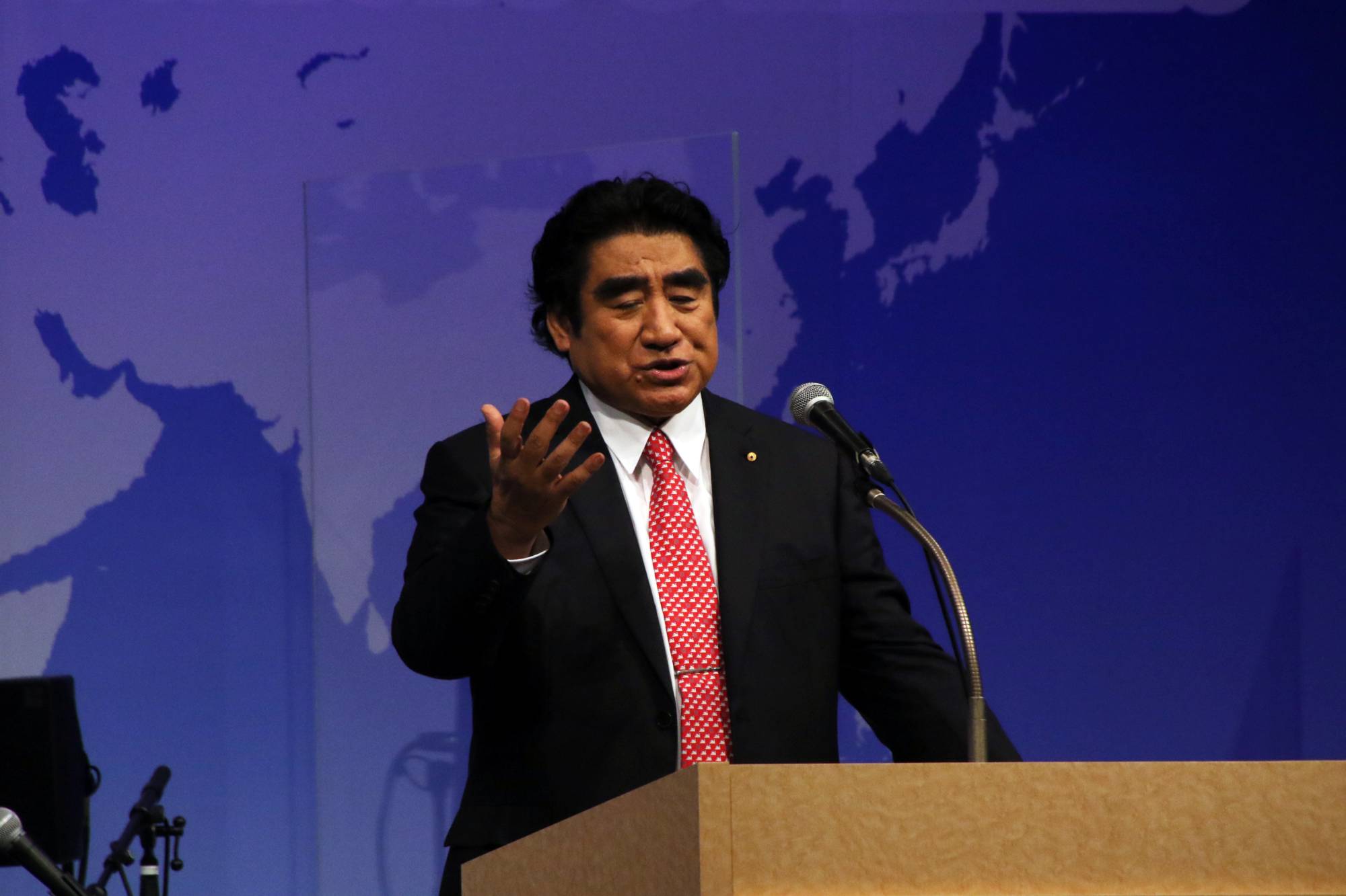Haruhisa Handa opens the sixth Global Opinion Leaders Summit on July 28 in Tokyo. | TTJ TACHIBANA PUBLISHING
