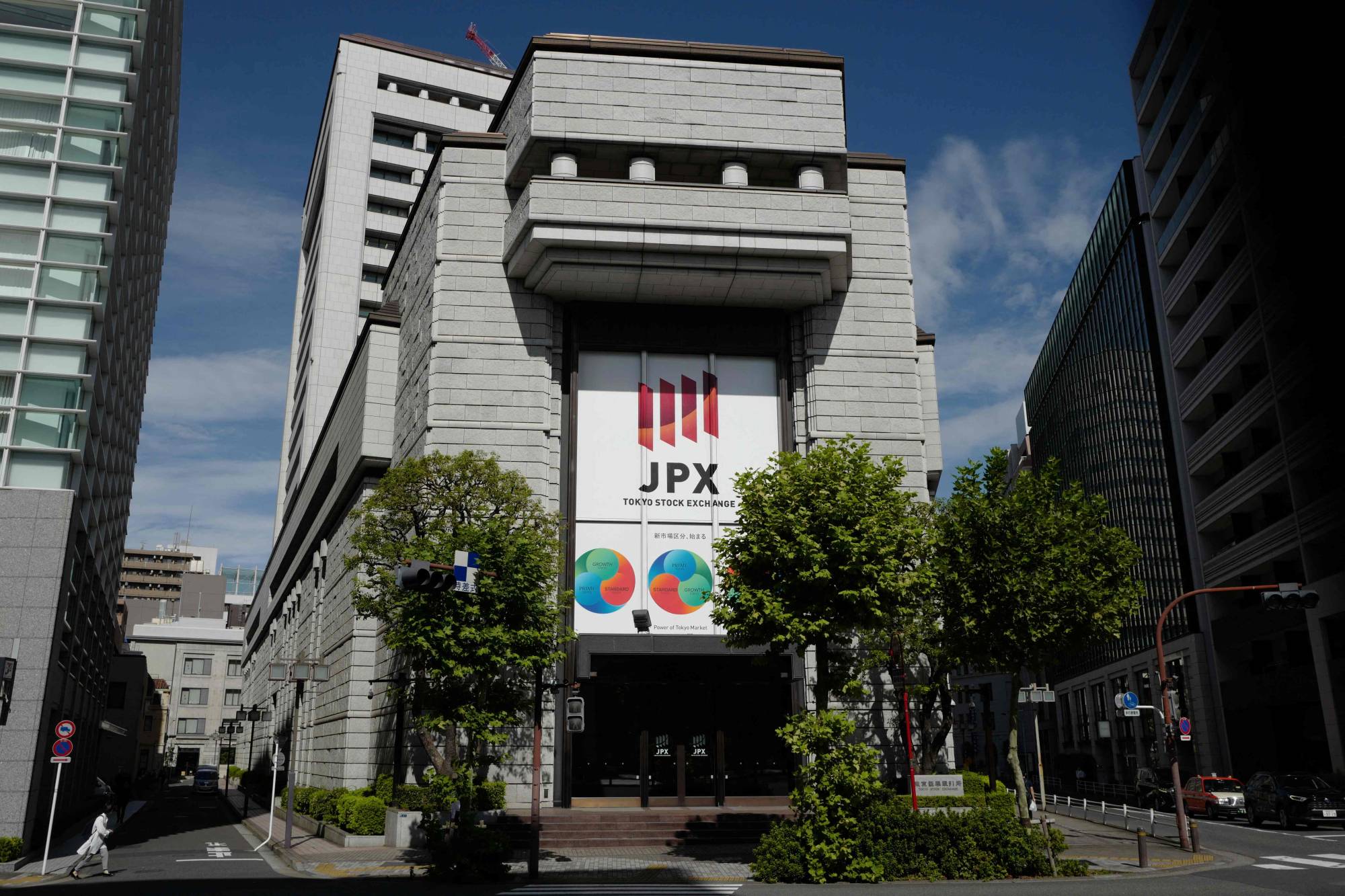 On the first day of the program, renewable energy credits traded at ¥3,300 per ton of carbon dioxide reduced. | AFP-JIJI