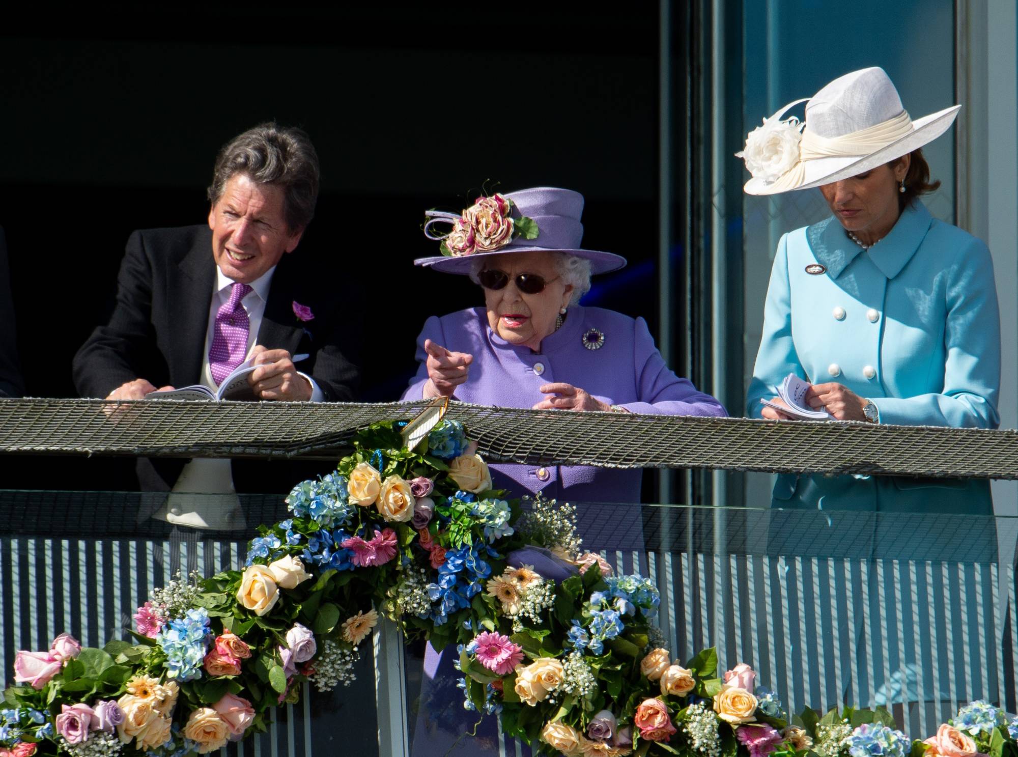 The queen watches the race from the balcony of the Queen’s Stand. | THE JOCKEY CLUB