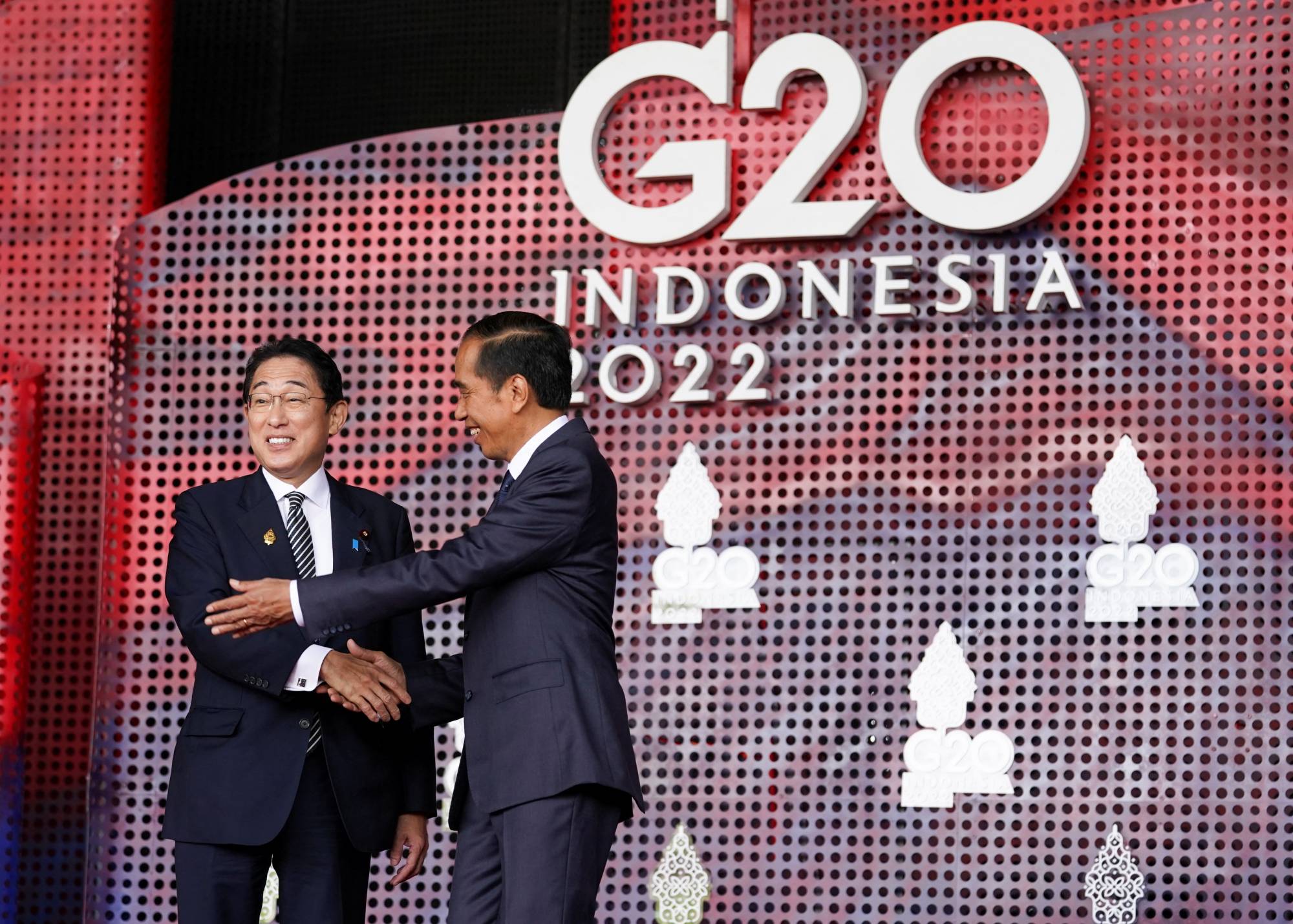 Prime Minister Fumio Kishida greets Indonesian President Joko Widodo as he arrives for the Group of 20 leaders summit in Nusa Dua, Bali, Indonesia, on Nov. 15. | POOL / VIA REUTERS