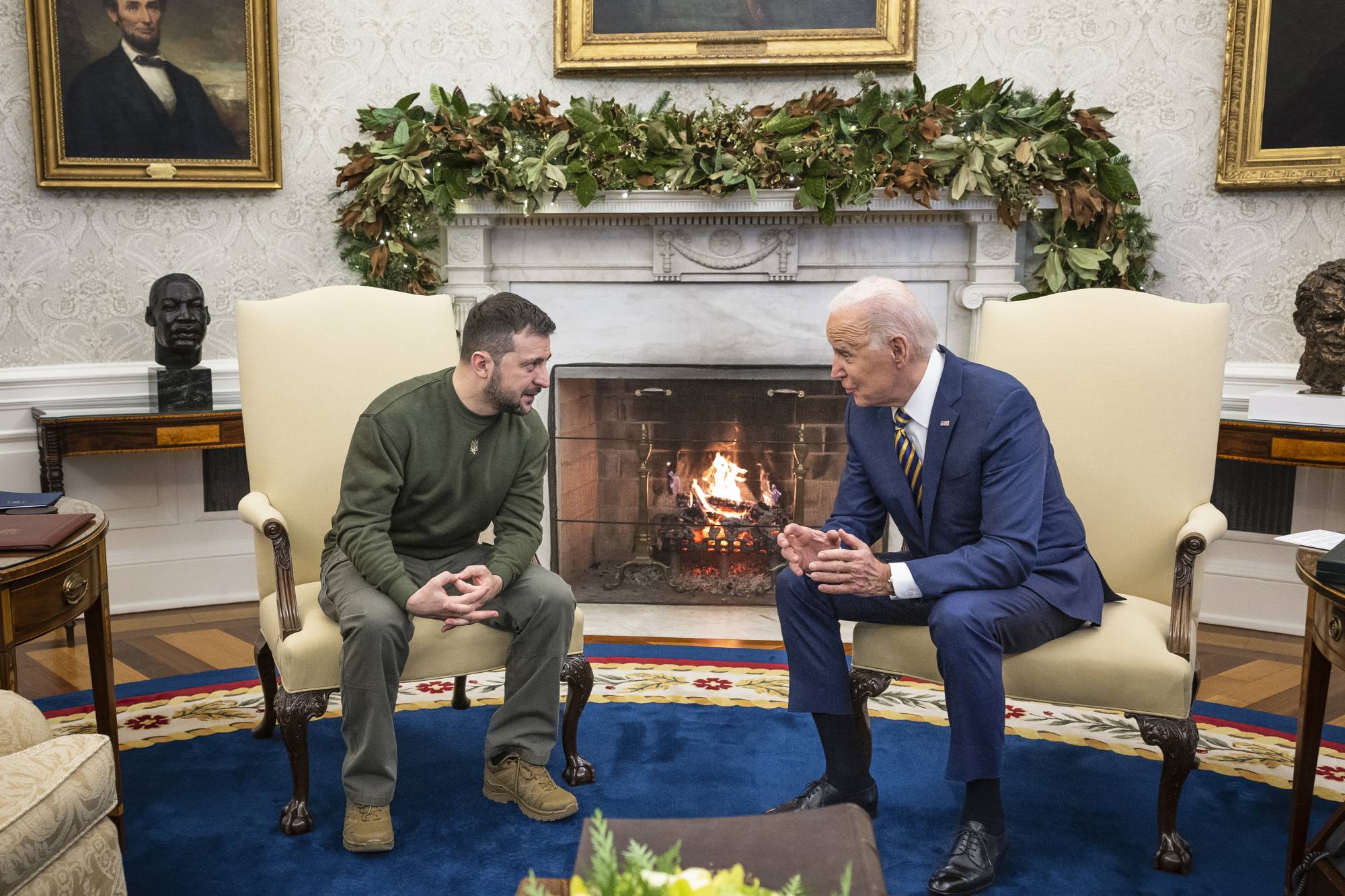 Zelenskyy and U.S. President Joe Biden meet in the Oval Office at the White House in Washington on Wednesday. | TOM BRENNER / THE NEW YORK TIMES