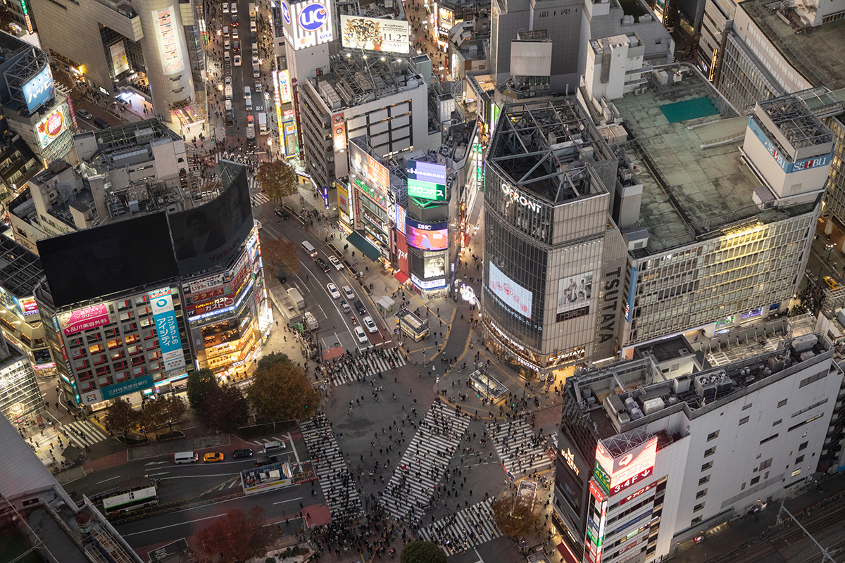 Shibuya’s scramble crossing at night | COPYRIGHT: TCVB