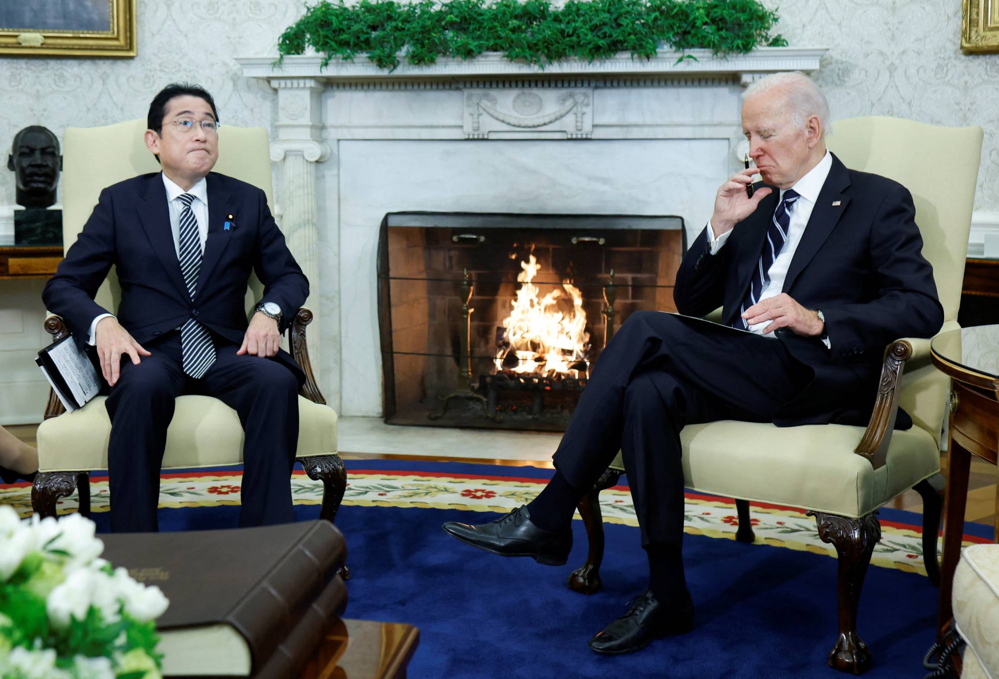 Prime Minister Fumio Kishida meets with U.S. President Joe Biden in the Oval Office in Washington on Jan. 13. | REUTERS