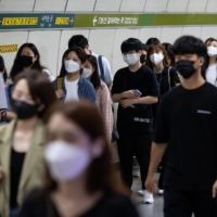 South Korea\'s mask mandate will end on Jan. 30, though the country will still recommend people wear face coverings indoors. | BLOOMBERG