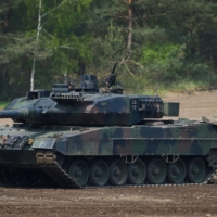 Germany\'s foreign minister said Sunday that Berlin would not stand in the way if Poland wants to send its Leopard 2 tanks to Ukraine. | AFP-JIJI
