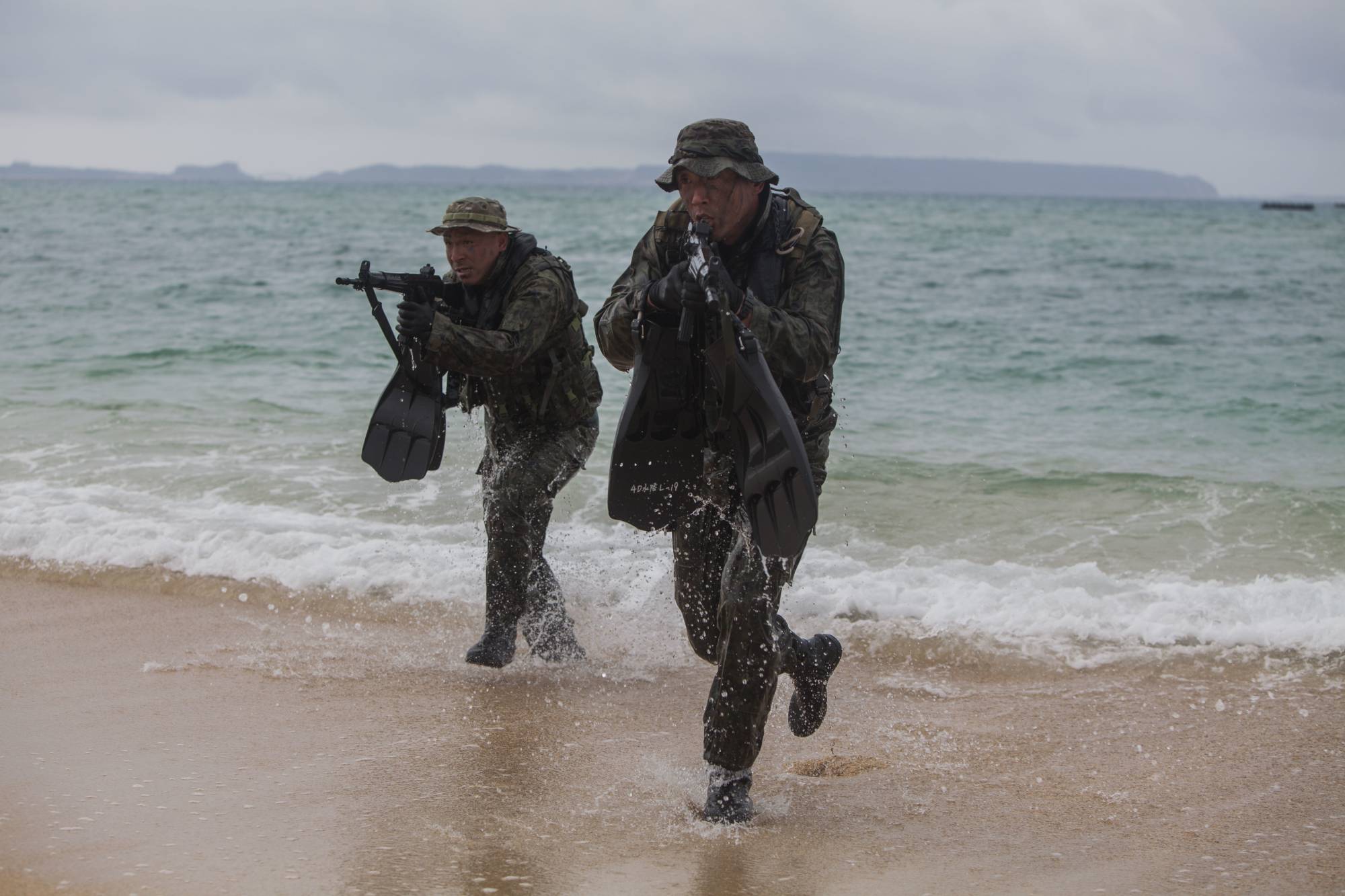 Ground Self-Defense Force troops reach the shoreline during boat operations as part of the Japanese Observer Exchange Program on the Kin Blue training beach in Okinawa Prefecture. | U.S. MARINE CORPS