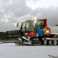 A snow grooming machine operates after business hours at Hachi Kogen Ski Resort in Hyogo Prefecture. | BLOOMBERG