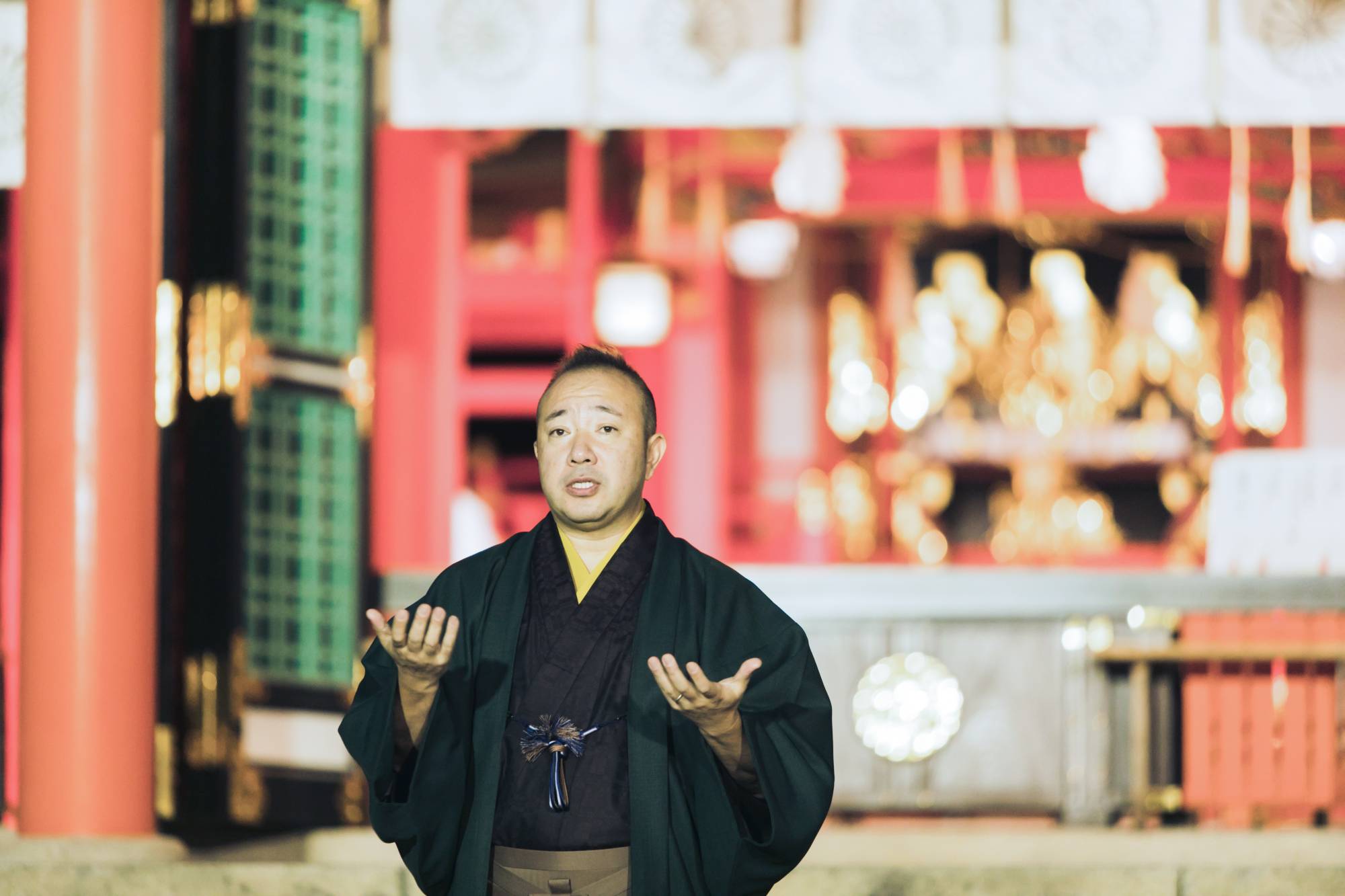 Ho-Me-I-Ku Foundation leader Kunio Hara delivers an online speech from Ikuta Shrine in Kobe for the TEDxKharghar event in India in January 2022. | SPIRAL UP CO.