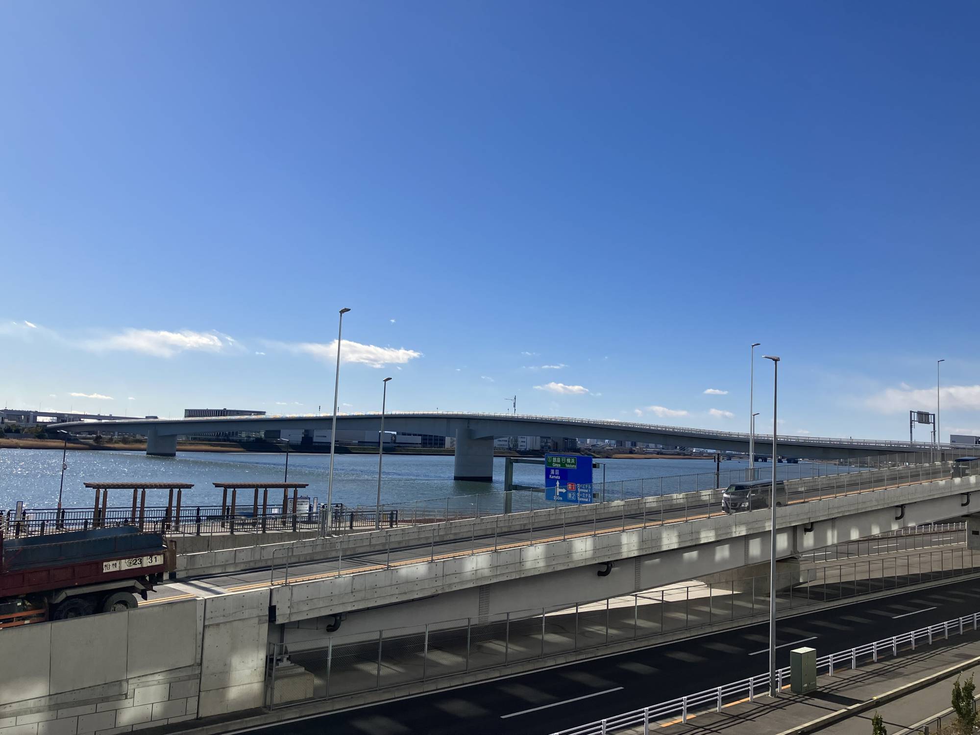 A Tamagawa Sky Bridge, inaugurada em março passado, conecta Kawasaki e a área de Haneda. | KAZUAKI NAGATA