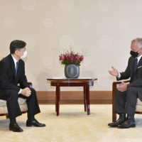 Emperor Naruhito and Jordan’s King Abdullah II hold talks at the Imperial Palace in Tokyo on Sept. 28. | KYODO