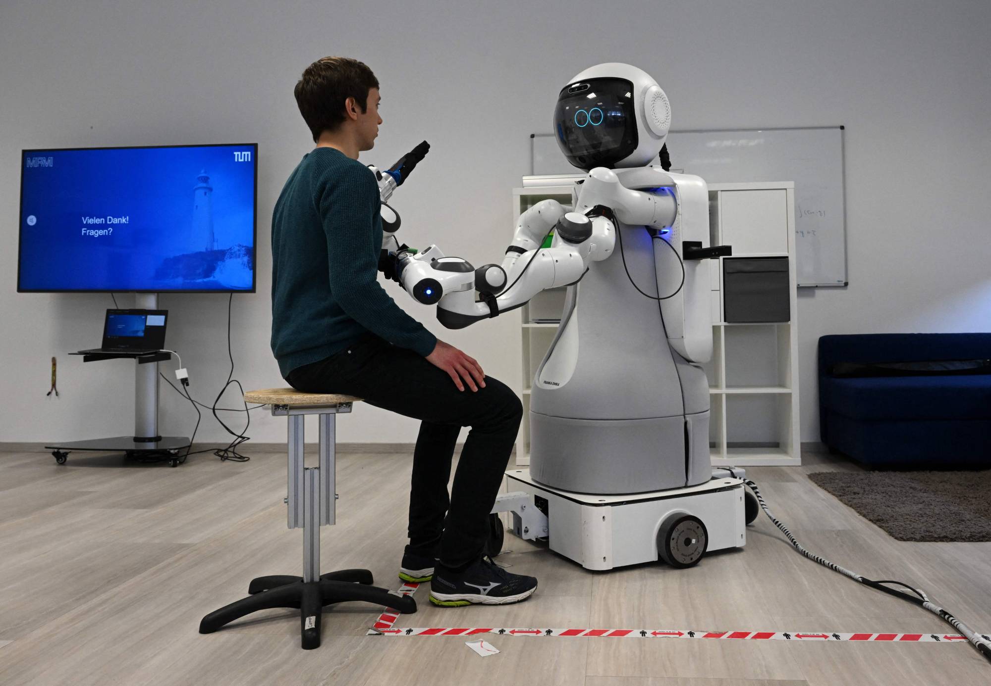 rolle chokolade Ensomhed Lacking health workers, Germany taps robots for elder care | The Japan Times