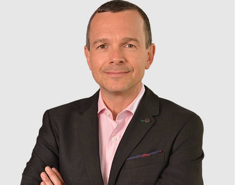 U.S.-Taiwan Business Council head Rupert Hammond-Chambers says Washington’s loan offer is just an effort to “telegraph support with an understanding that Taiwan isn’t in a position to execute on the loans.” | BOWERGROUPASIA