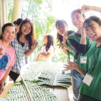 Seinan Gakuin University students pose during a trip to the Philippines to do volunteer work for local communities. | SEINAN GAKUIN UNIVERSITY