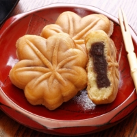 Momijimanju (maple leaf dumplings)