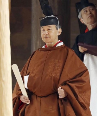 Emperor Naruhito visits Ise Shrine in Mie Prefecture on Nov. 22, 2019, for a ceremony marking the completion of two major rites signifying his enthronement. | KYODO