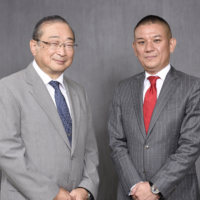Kaisei Junior and Senior High School Principal Tsutomu Nomizu (left) and Sapix Yozemi Group CEO Toshiro Takamiya pose during an interview with The Japan Times in September. | RYOICHI SHIMIZU