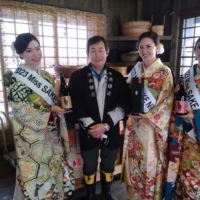 Tsunan Brewery sales members and Miss Sake