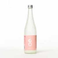 Go DOLCE Junmai Ginjo
The sweet and fruity Go (GO) DOLCE. It is a sake that goes well with desserts, allowing you to enjoy its sweetness like a sweet treat.
Rice polishing ratio 55
Alcohol content 13%.
Volume: 720ml