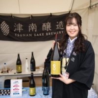 On the day, as ambassadors of Tsunan Sake Brewery from Niigata Prefecture, numerous live streamers from the live communication app Pococha, operated by DeNA Co., Ltd., participated and introduced Tsunan Sake Brewery and its sake offerings on-site.