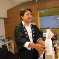 Suzuki explained the challenges of using table rice, such as Koshihikari, instead of the traditional sake rice. The process presented difficulties due to the structural differences in the rice types, which require different milling and brewing techniques.