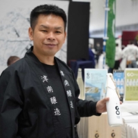 DJ Kamoshitaro, the chairman of the 'Tsunan Fermentation Culture Study Group' and an active fermentation curator. He introduced visitors to the appeal of Tsunan’s sake as a representative fermented beverage from the region.