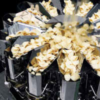 An advanced Dataweigh Omega Plus weighs a batch of potato chips. | YAMATO SCALE CO. LTD.