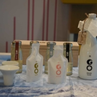 A variety of packaging formats for Tsunan Sake Brewery’s sake, including pouch types