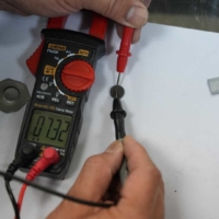 Measuring the conductivity of sake lees-derived graphite