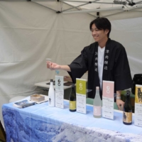 Tsunan Sake Brewery serving sake from Tsunan Town, Niigata Prefecture at JAPAN CRAFT FES 2025