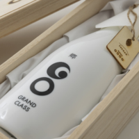 GO GRANDCLASS: A premium sake made exclusively from Uonuma Koshihikari rice, featuring a rich umami taste and an elegant finish.