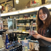 Guests participating in Tsunan Sake Brewery’s tasting event held at Ponshukan Niigata Station Store