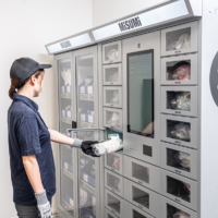 Workers can obtain products in the desired quantities immediately from Misumi Floow vending machines whenever needed. | MISUMI GROUP INC.