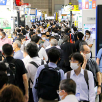 Attendees navigate the 2024 edition of Manufacturing World Tokyo, which drew nearly 70,000 people. | RX JAPAN LTD.