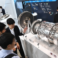 A vendor explains his company’s products at a previous show. | RX JAPAN LTD.