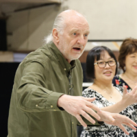 Renowned Director Peter Konwitschny issues directions for staging an international coproduction of "Die Frau ohne Schatten." | MAIKO MIYAGAWA