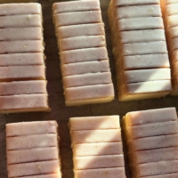 Cutting Yukigesho Castella